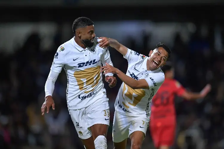 Pumas despide a dos jugadores tras ser eliminados