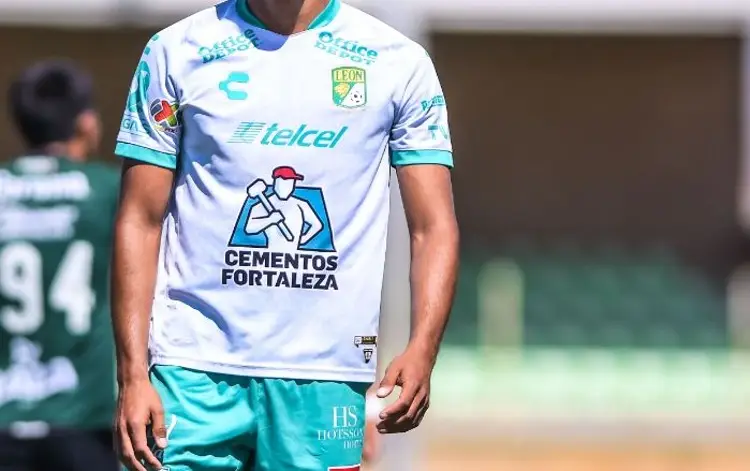 ¡Una locura! Esto cuesta anunciarte en la playera de un equipo de Liga MX