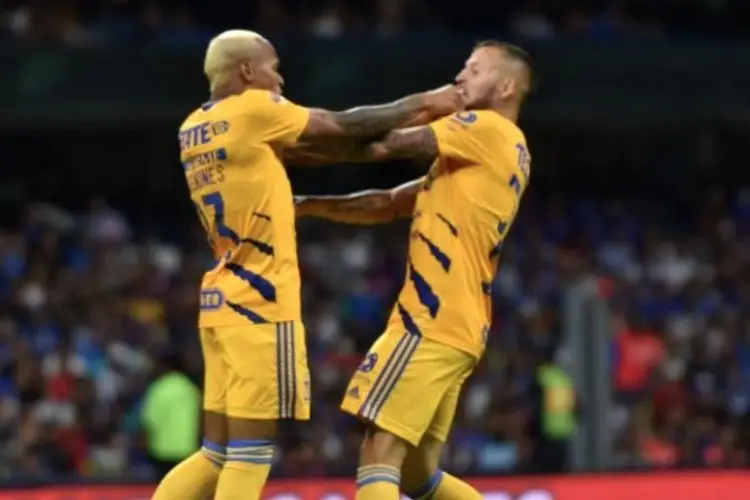 Captan pelea entre jugadores de Tigres en pleno juego (VIDEO)