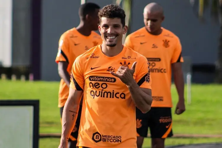 Jugador brasileño es arrestado por lanzar insultos racistas a rival