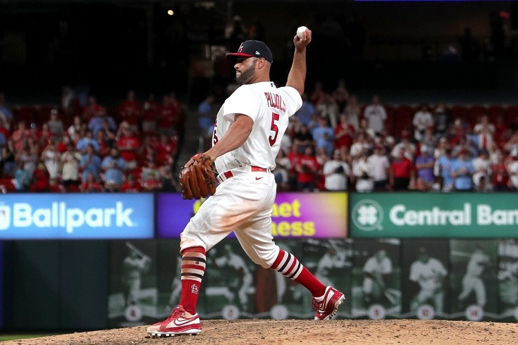 MLB: Albert Pujols debuta como pitcher (VIDEO)