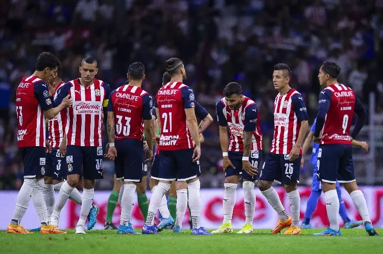 Operan a jugador de Chivas y estará ausente tres meses