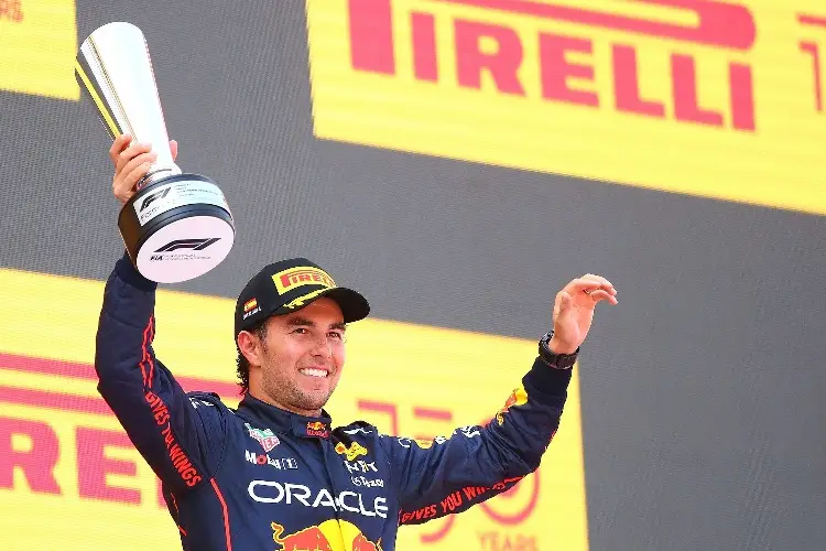 'Checo' Pérez pedirá explicaciones a Red Bull por no dejarlo ganar