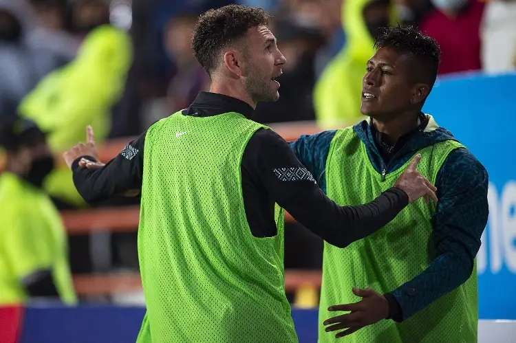 Miguel Layún 'explota' y se encara con aficionados del América (VIDEO)