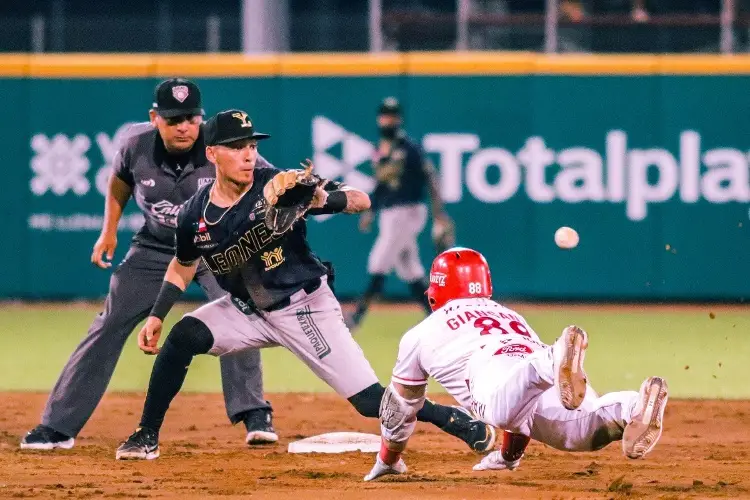 El Águila de Veracruz cae ante los Leones de Yucatán 