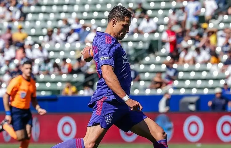 'Chicharito' anota gol en triunfo del Galaxy (VIDEO)