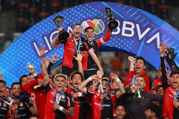 ¿Por qué Atlas recibió dos trofeos al vencer a Pachuca? 