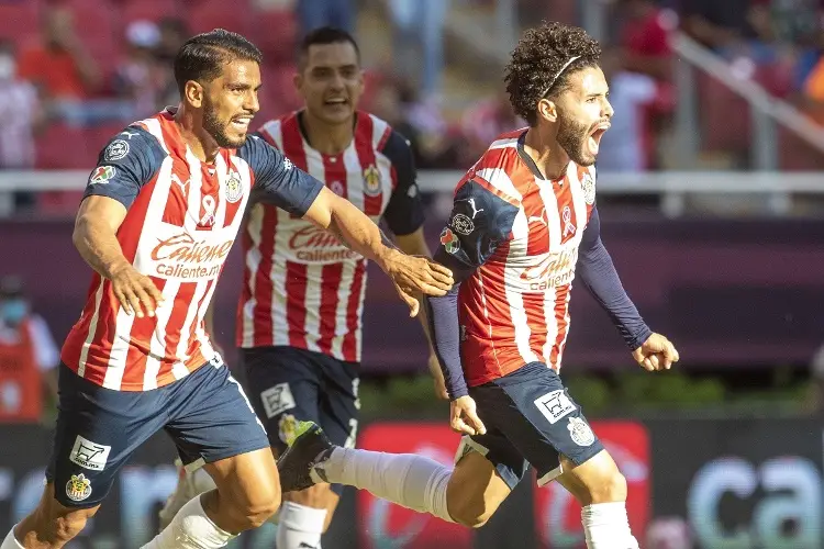 Chivas se deshace del 'Chino' Huerta 