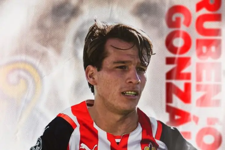 El 'Oso' González regresa a las Chivas