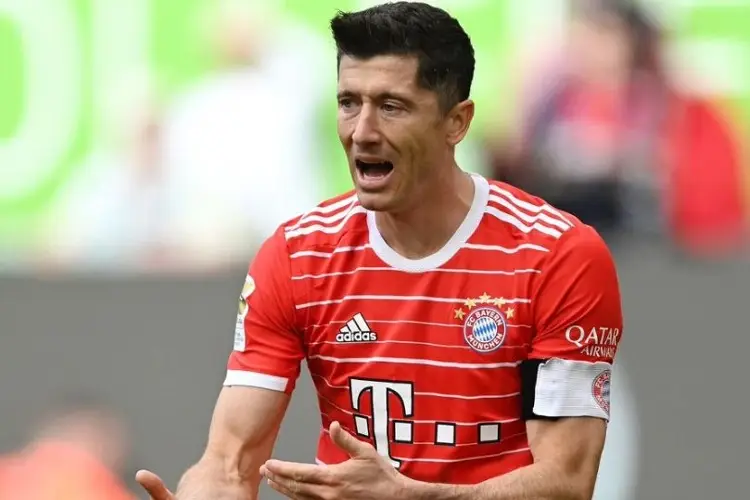 Quieren que Lewandowski juegue en la Premier, es por su bien