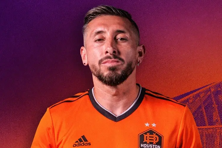 Héctor Herrera ya porta los colores de su nuevo club (FOTO)