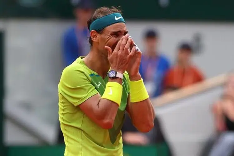 Nadal en nuevo tratamiento, tiene problemas en el pie