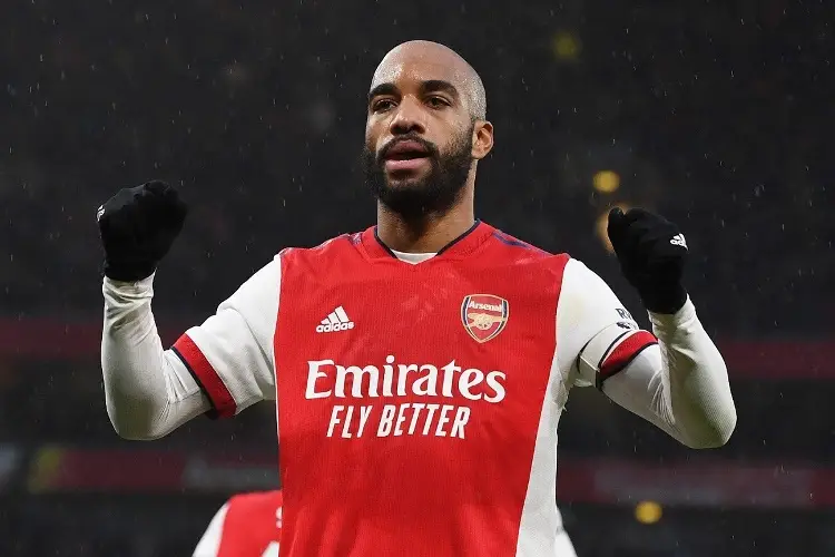 Lacazette deja al Arsenal para volver a Francia 