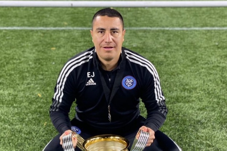 Efraín Juárez deja la MLS y regresa a Europa 