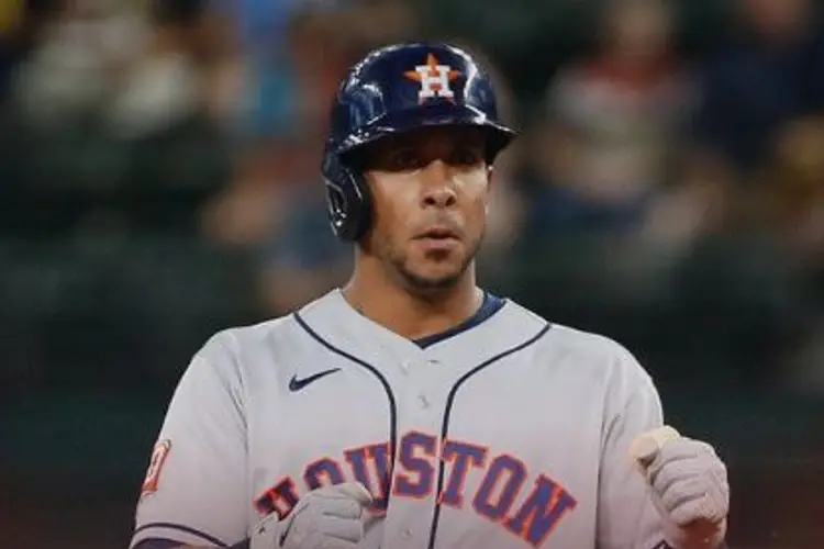 Astros remontan para vencer a los Rangers