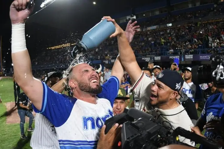 Marc Flores se lleva el Home Run Derby de la Liga Mexicana