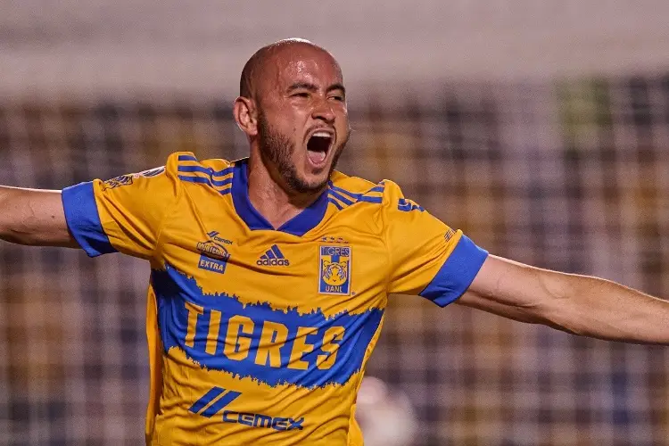 ¿Ya se va? Carlos González no viaja con Tigres 