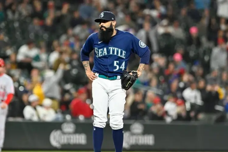 Marineros corta a Sergio Romo