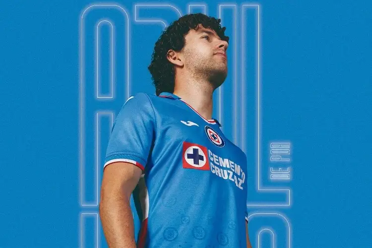 Cruz Azul presenta su nuevo uniforme (FOTOS)