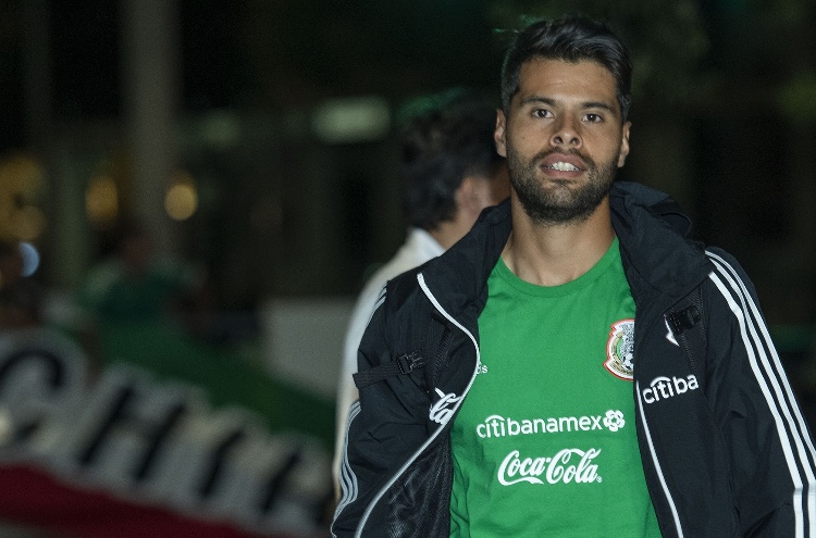 Néstor Araujo llega a México para firmar con América (VIDEO)