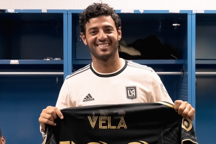 Carlos Vela renueva con LAFC