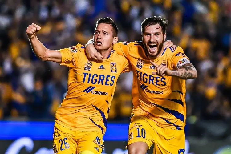 Gignac ayuda a jugadoras de Querétaro que no han cobrado 