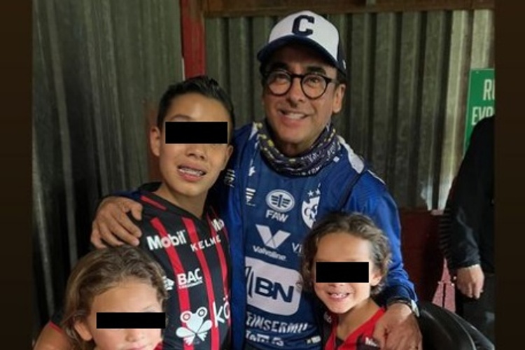 Adal Ramones denuncia agresiones en estadio de Costa Rica 