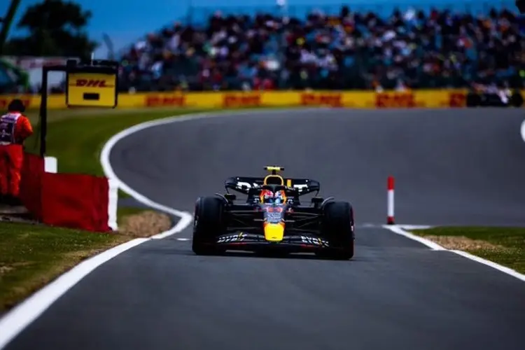 ¡Podio para 'Checo' Pérez en Silverstone! 