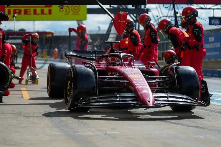 Carlos Sainz hace historia y gana el GP de Silverstone 