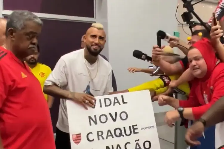 Arturo Vidal llega a Brasil para firmar con su nuevo equipo (VIDEO)