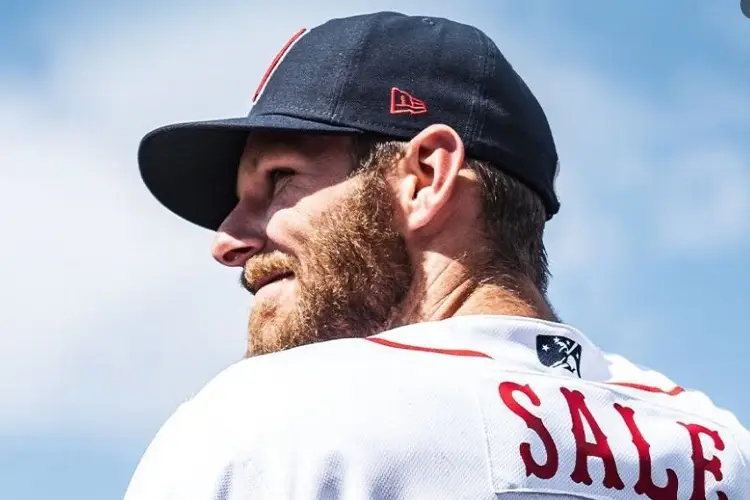 Chris Sale se vuelve loco y destroza clubhouse (VIDEO)