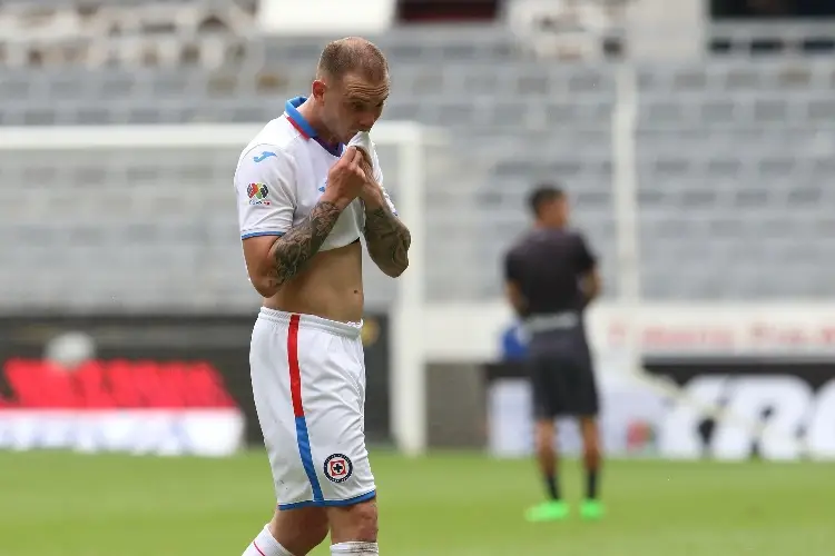 En su primera titularidad con Cruz Azul se va expulsado (VIDEO)