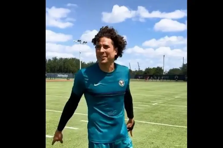 El talento oculto de Ochoa para la NFL (VIDEO)