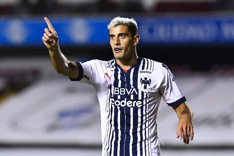 Rayados aplasta a los Gallos Blancos