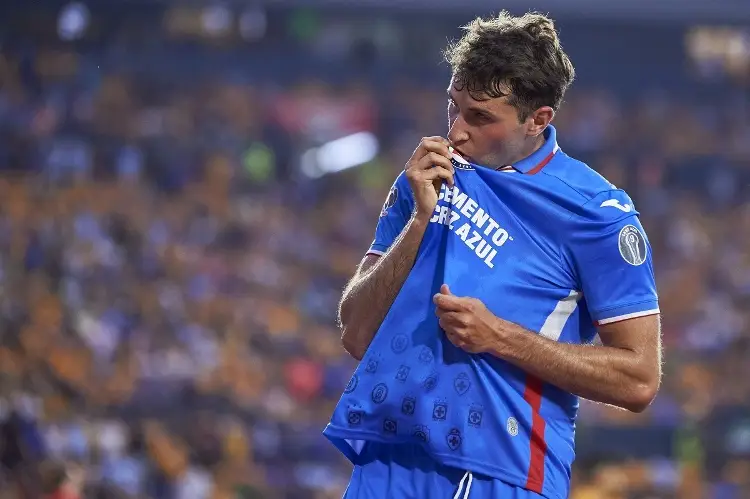 ¿Santiago Giménez se despide de Cruz Azul para irse a Europa? 