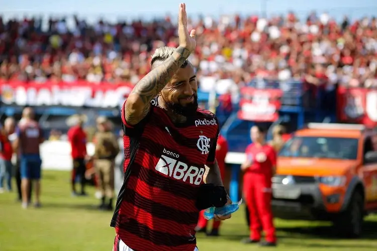 Arturo Vidal debuta en el futbol brasileño