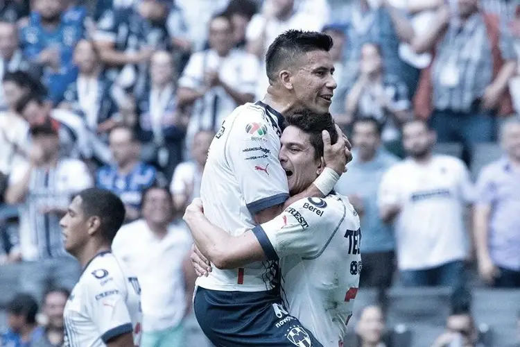 Rayados vence a Puebla para seguir como líder