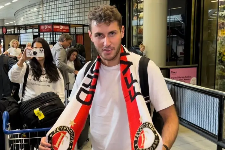 Santiago Giménez ya entrena con el Feyenoord (VIDEO+FOTO)