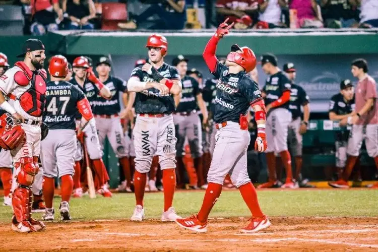 Diablos Rojos le vuelve a pegar a El Águila