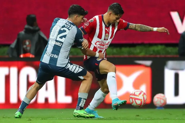 Chivas no pudo con Pachuca ni con un hombre de más