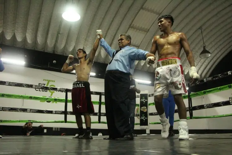 'El Gallo Negro' mantiene invicto en Guerra de Campeones