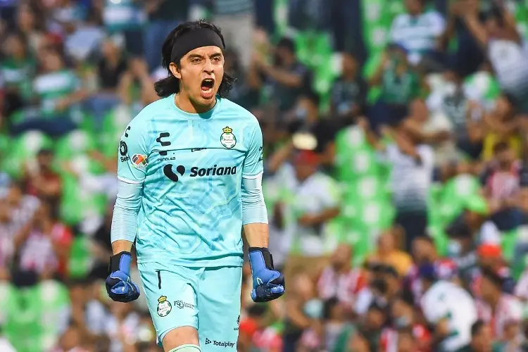 Carlos Acevedo renueva con Santos Laguna (FOTO)