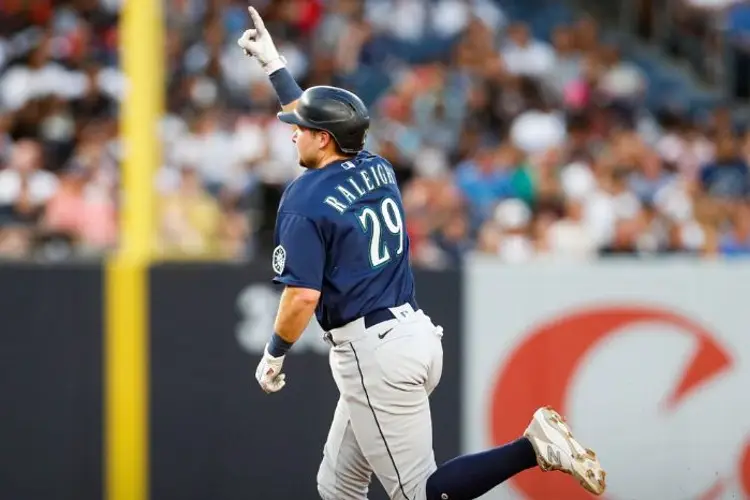 Marineros frenan a los Yankees