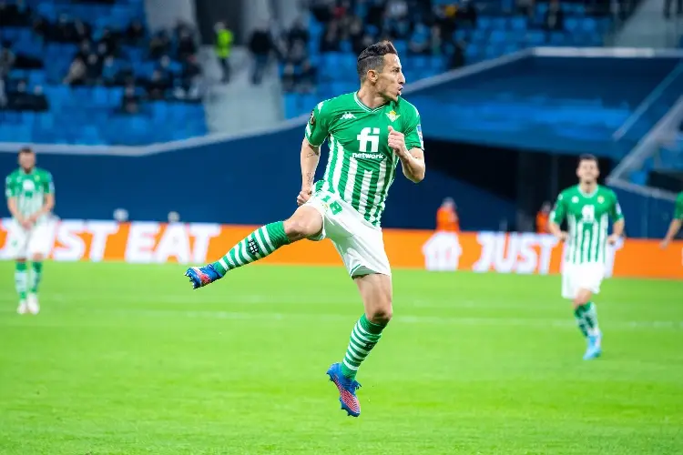 Guardado participa en triunfo del Betis