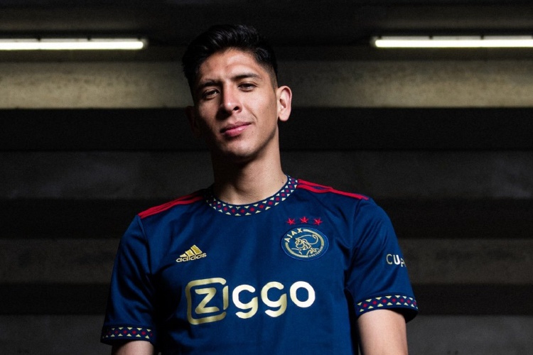 Edson Álvarez presenta el nuevo jersey del Ajax (FOTOS)