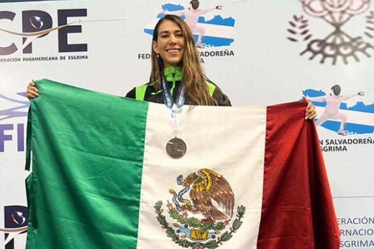 Mexicana Alely Hernández gana Oro en Campeonato de Esgrima 