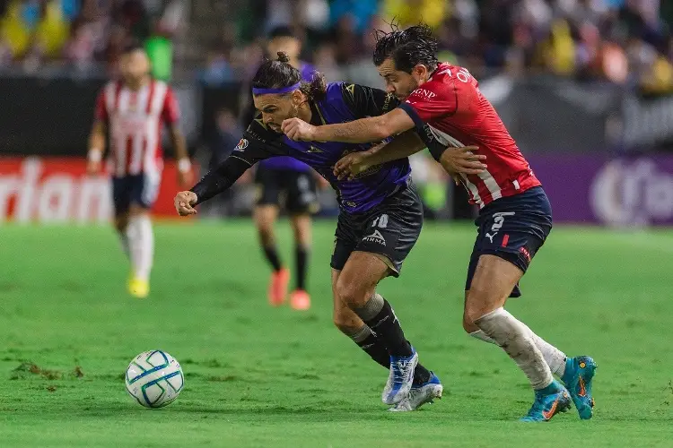 Mazatlán hunde más a las Chivas que besan el fondo de la tabla