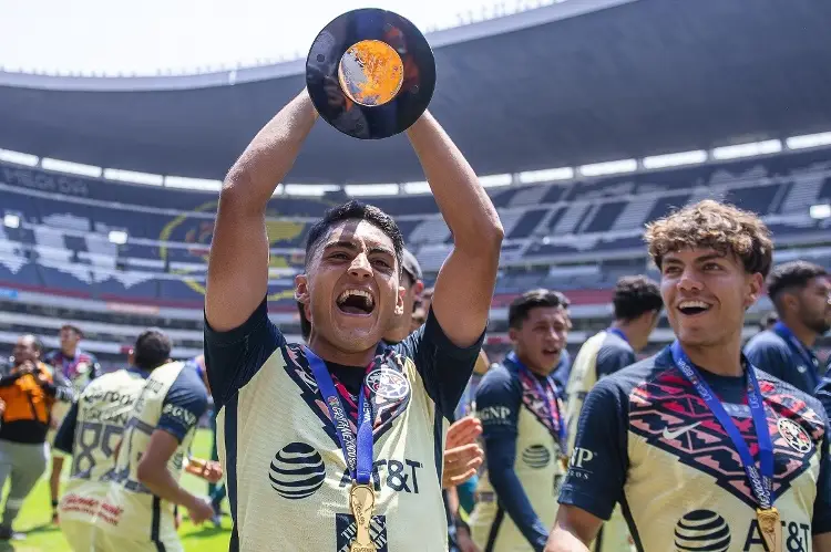 Santiago Naveda deja al América y se va a Polonia (VIDEO)