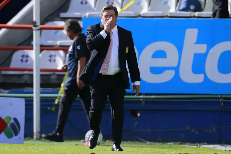 Miguel Herrera se encara con auxiliar de Pachuca (VIDEO)