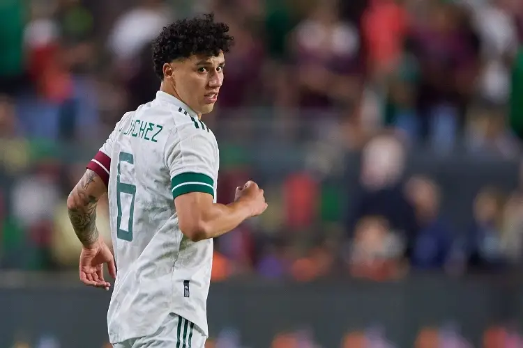 Jorge Sánchez pasa exámenes con el Ajax pero regresará a México  